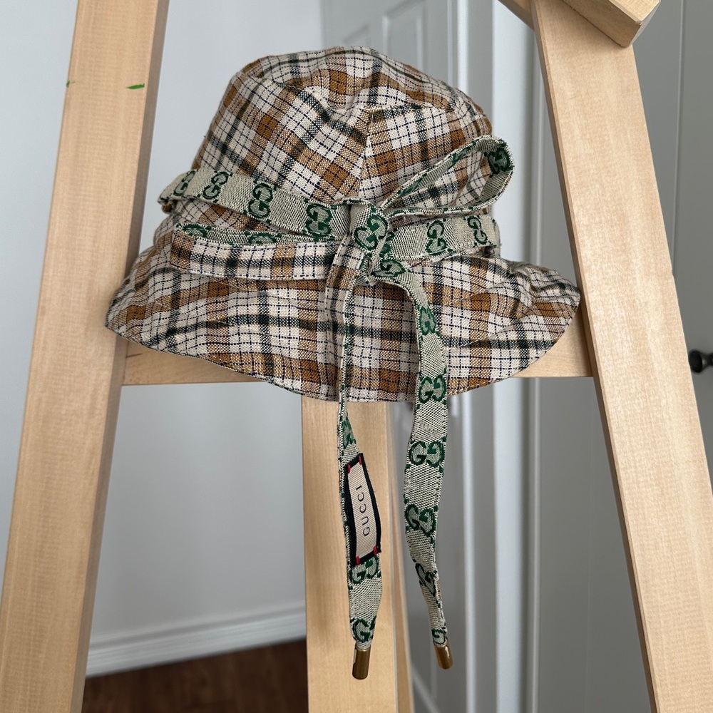 Gucci Monogram Reversible Bucket Hat with straps - Picture 7 of 8